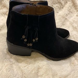 White Mountain NWOB leather ankle black boots size 8.5